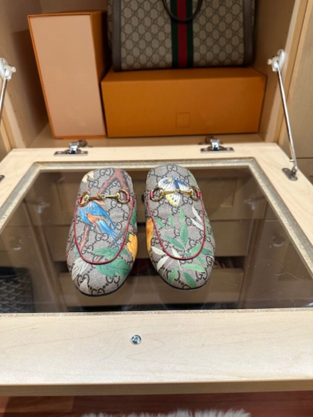 Gucci Supreme size 38 Mules